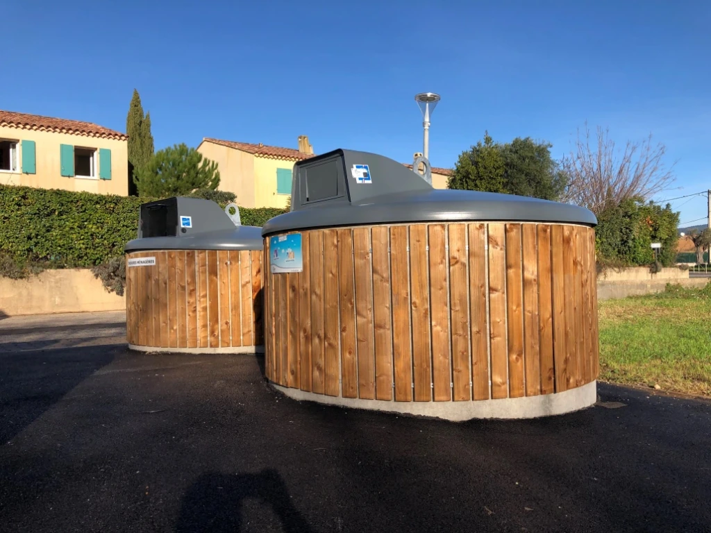 Conteneur semi-enterré